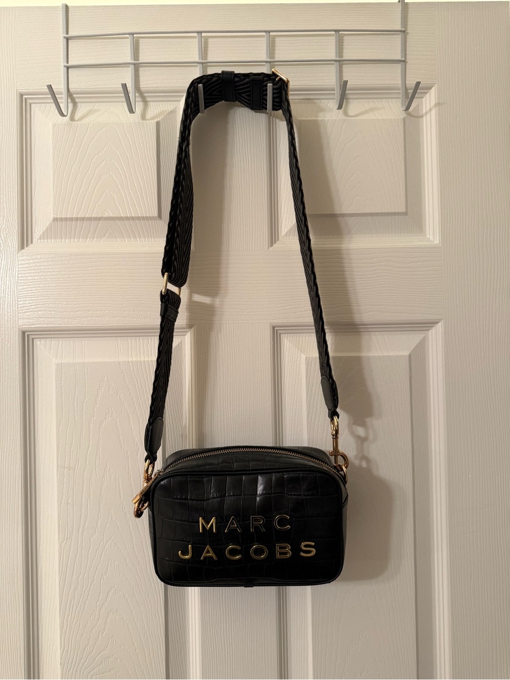 Marc Jacobs Black Croc-Embossed Camera Crossbody with Gold Hardware - Picture 8 of 9
